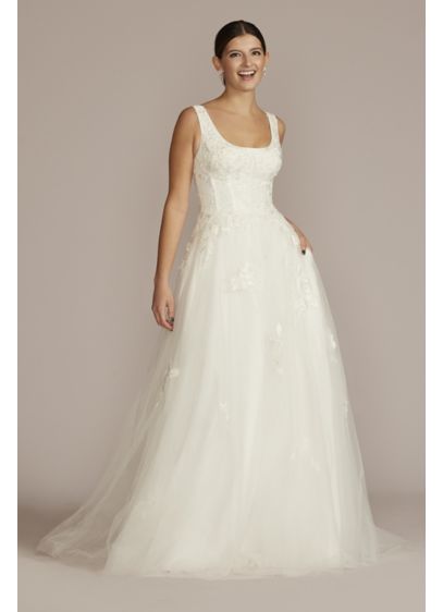 Floral Scoop Neck Sleeveless Wedding Gown - Traditional is anything but boring in this timeless